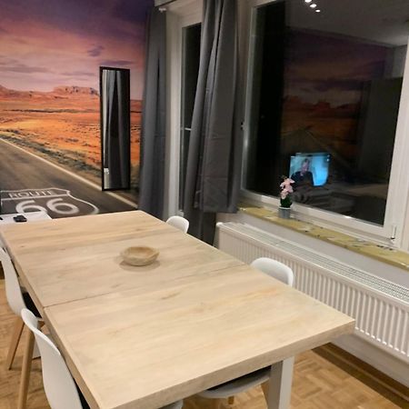 Mainpark Apartment 4 Schlafzimmer Bis Zu 10 Personen Direkt Ueber Aschaffapartment Bei Aschaffenburg Mainaschaff ภายนอก รูปภาพ