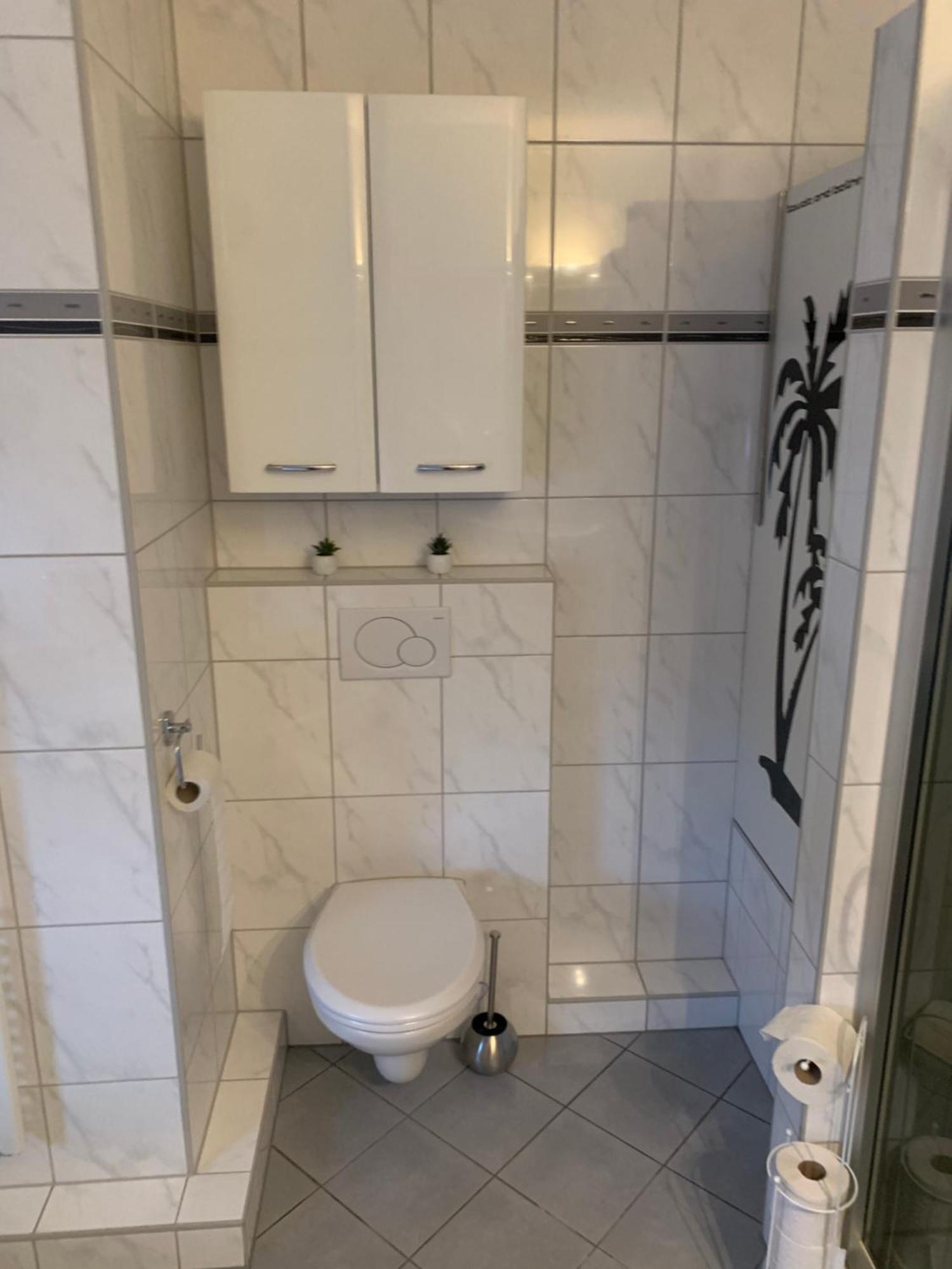 Mainpark Apartment 4 Schlafzimmer Bis Zu 10 Personen Direkt Ueber Aschaffapartment Bei Aschaffenburg Mainaschaff ภายนอก รูปภาพ