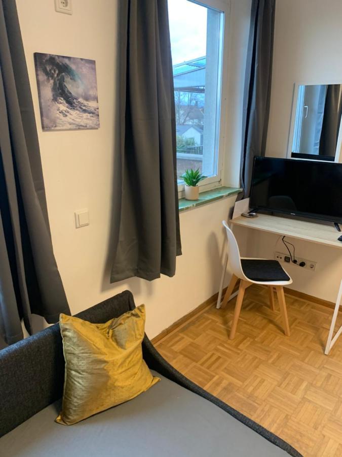 Mainpark Apartment 4 Schlafzimmer Bis Zu 10 Personen Direkt Ueber Aschaffapartment Bei Aschaffenburg Mainaschaff ภายนอก รูปภาพ