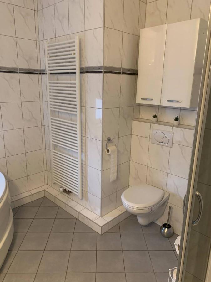 Mainpark Apartment 4 Schlafzimmer Bis Zu 10 Personen Direkt Ueber Aschaffapartment Bei Aschaffenburg Mainaschaff ภายนอก รูปภาพ