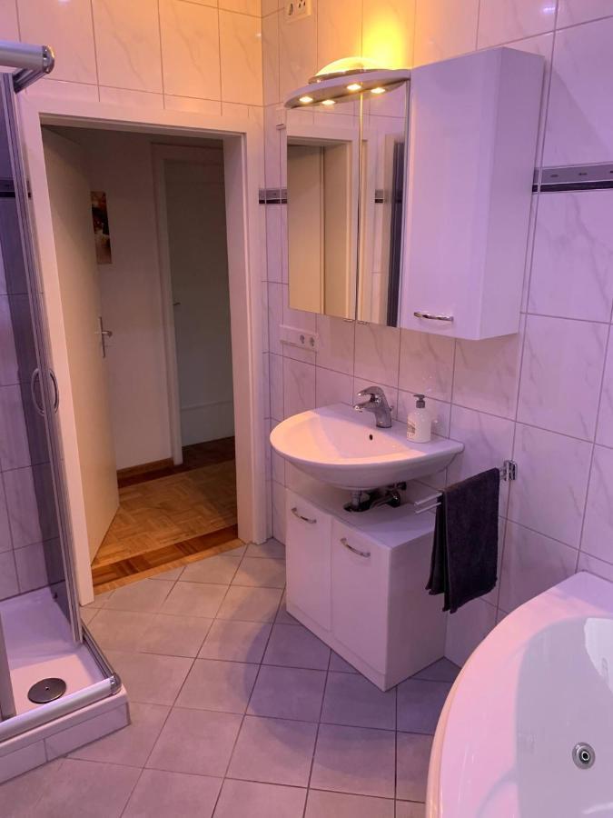 Mainpark Apartment 4 Schlafzimmer Bis Zu 10 Personen Direkt Ueber Aschaffapartment Bei Aschaffenburg Mainaschaff ภายนอก รูปภาพ